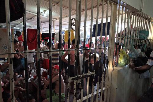 Você está visualizando atualmente CNJ questiona manutenção de presos em delegacias precárias na Bahia