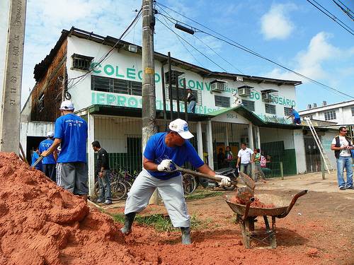 Você está visualizando atualmente Projeto usa mão de obra de presos para recuperar praças e escolas públicas do Pará