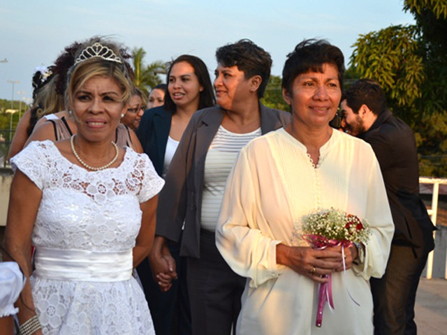 Leia mais sobre o artigo Casamento coletivo sela a união de seis casais homoafetivos no Amapá