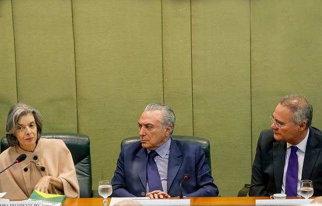 Você está visualizando atualmente Três Poderes se reúnem em Brasília para discutir segurança pública