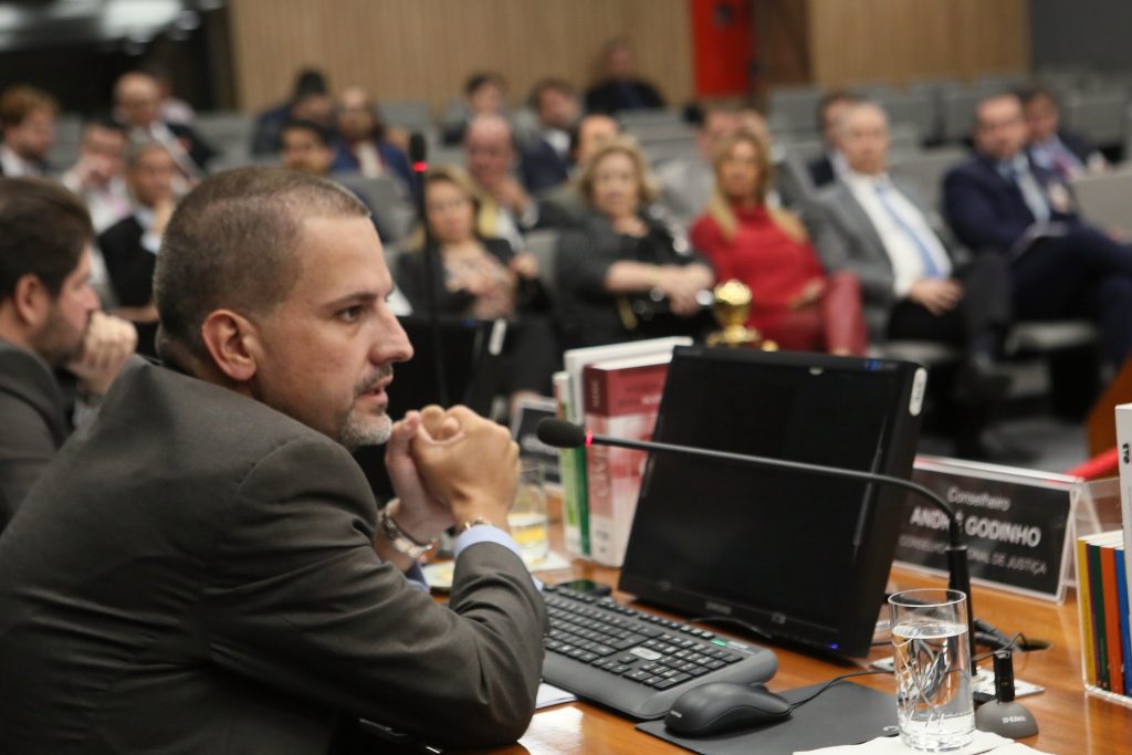 Foto do conselheiro André Godinho durante a 304ª Sessão Ordinária do CNJ, em 18 de fevereiro de 2020.