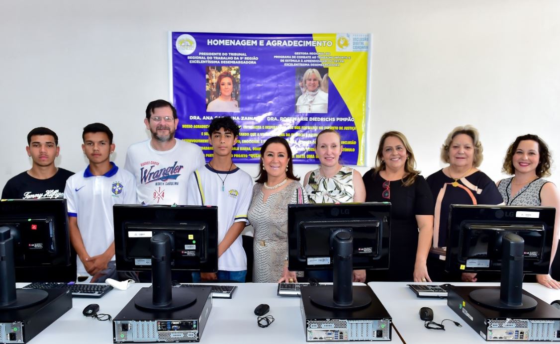 Leia mais sobre o artigo Justiça do Trabalho do Paraná instala sala de inclusão digital em escola de Palmas