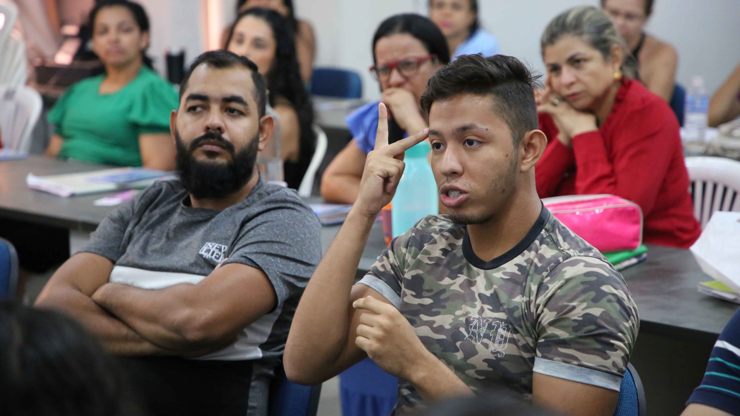 Você está visualizando atualmente Em Palmas, alunos com deficiência auditiva participam de evento sobre a Lei Maria da Penha