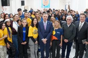 Leia mais sobre o artigo Alunos do ensino médio participam de palestra do ministro Barroso em Florianópolis