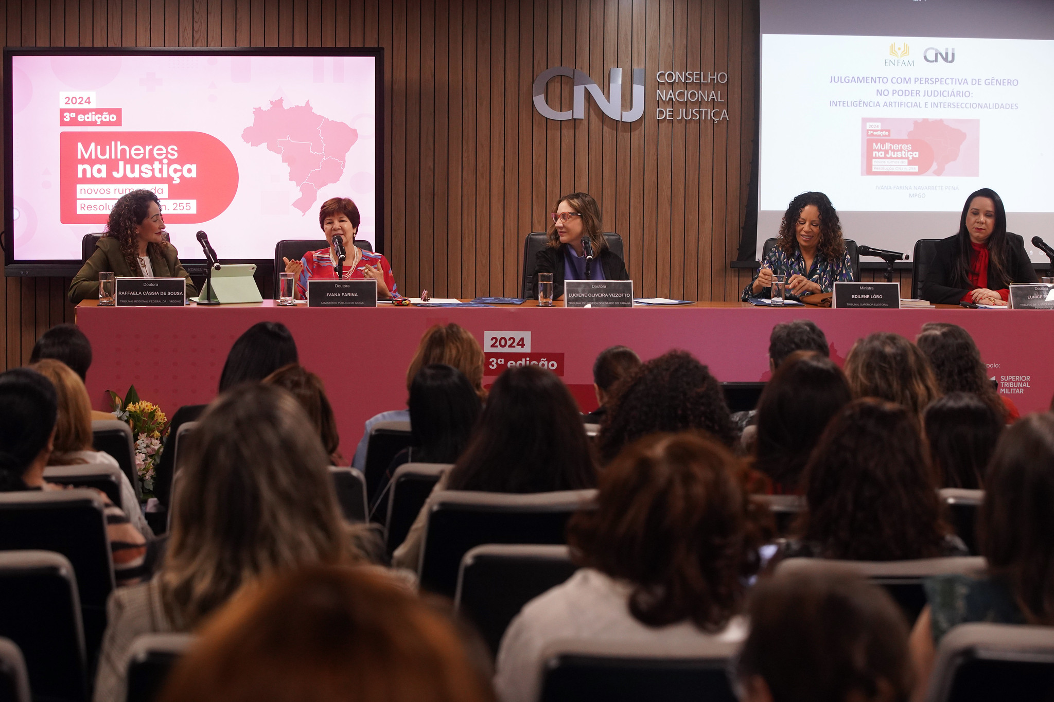 Você está visualizando atualmente Mulheres na Justiça: último dia de evento aborda uso de IA e seu impacto sobre as mulheres