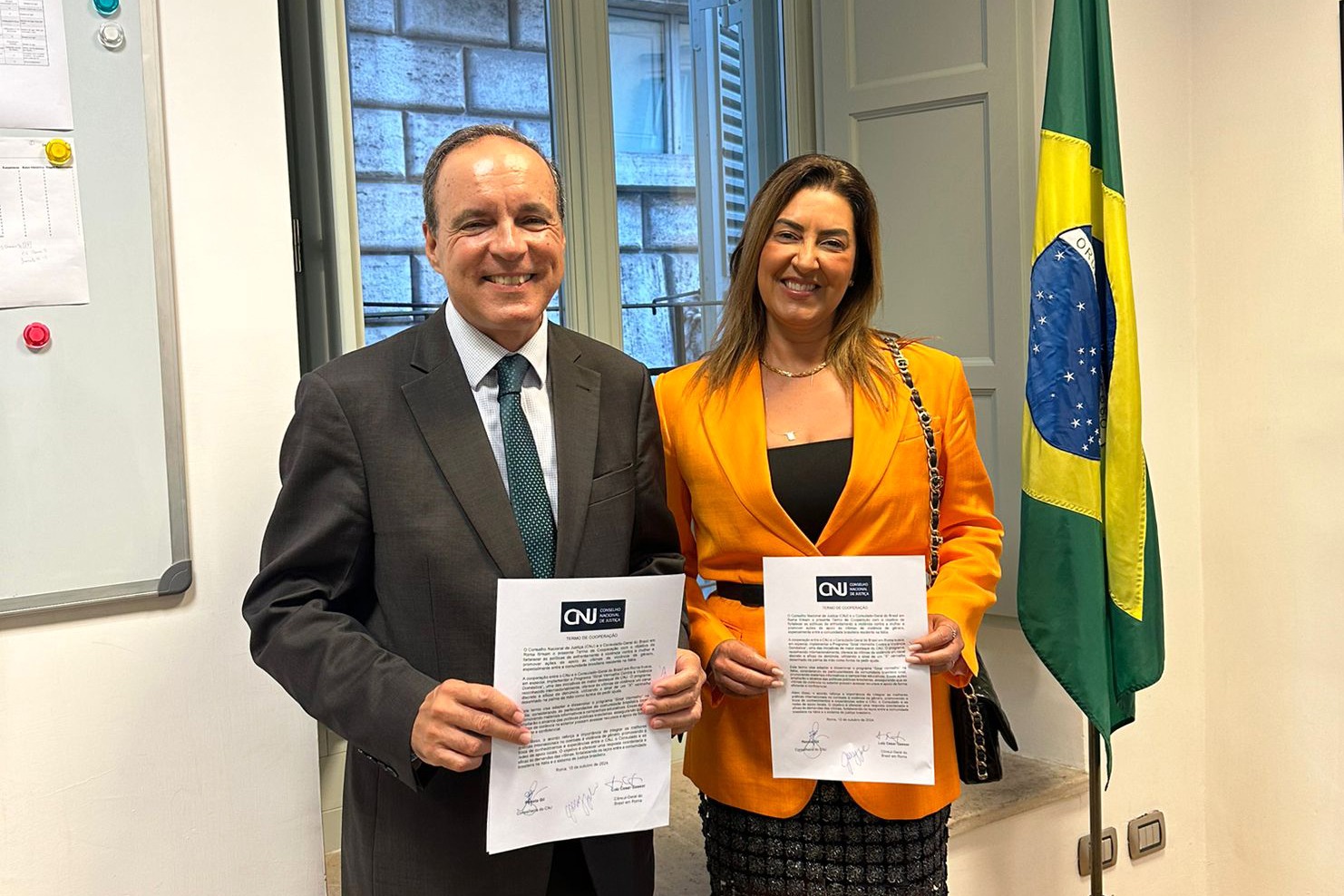 Você está visualizando atualmente Consulado do Brasil na Itália adere à campanha Sinal Vermelho