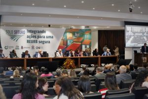 Leia mais sobre o artigo Seminário é marcado pela entrega de títulos a moradores do Alto do Coqueirinho, em Salvador